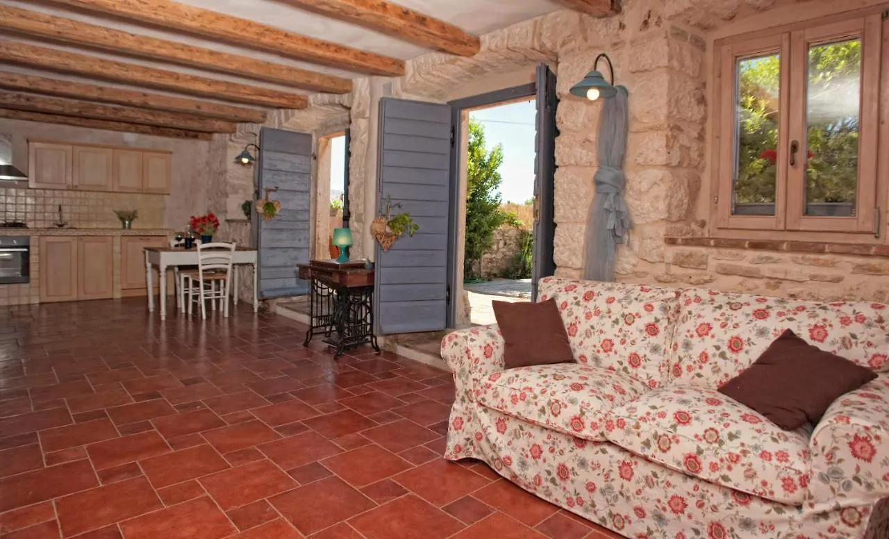 Villa Lauriana Diminići 0*,